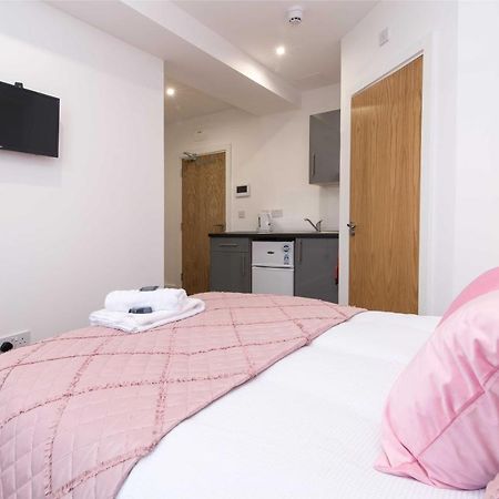 Sublime Stays Webberley Stylish Studio Stoke City Centre ภายนอก รูปภาพ