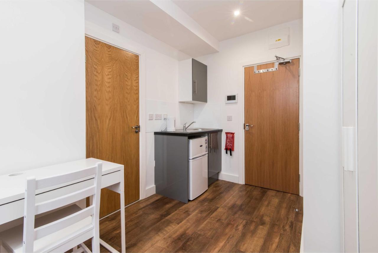 Sublime Stays Webberley Stylish Studio Stoke City Centre ภายนอก รูปภาพ