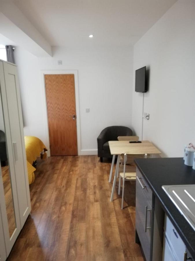 Sublime Stays Webberley Stylish Studio Stoke City Centre ภายนอก รูปภาพ