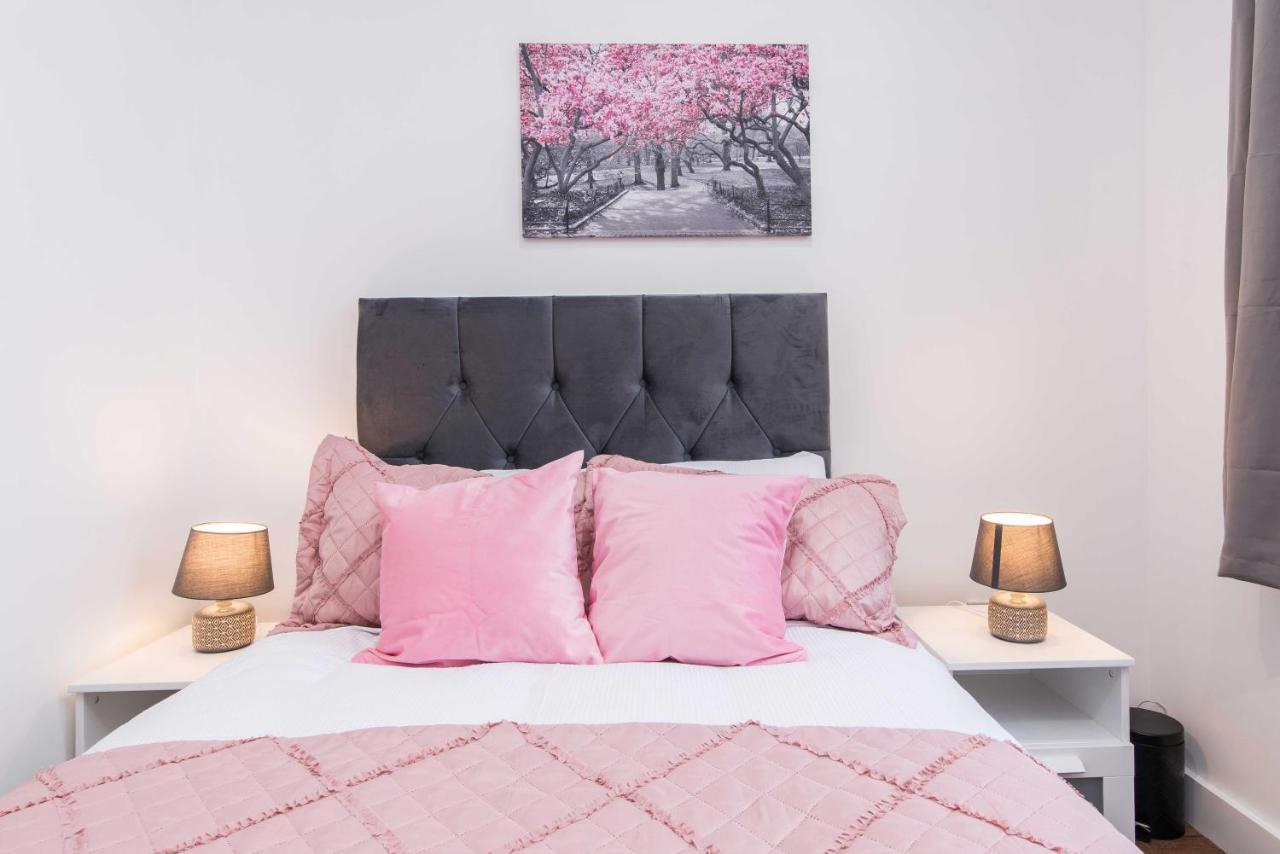 Sublime Stays Webberley Stylish Studio Stoke City Centre ภายนอก รูปภาพ