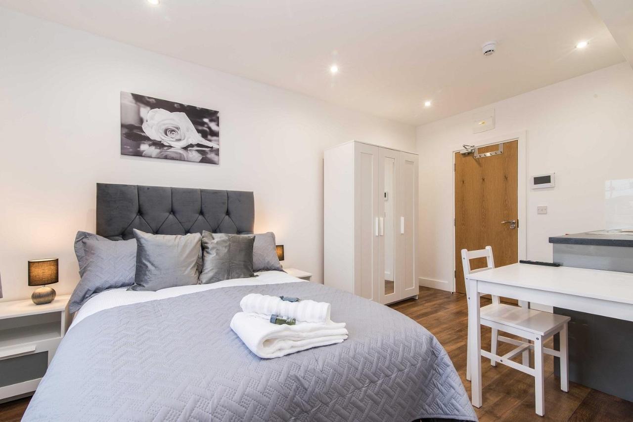 Sublime Stays Webberley Stylish Studio Stoke City Centre ภายนอก รูปภาพ